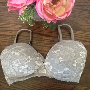 Victoria’s Secret wireless nursing bra, size 32DDD